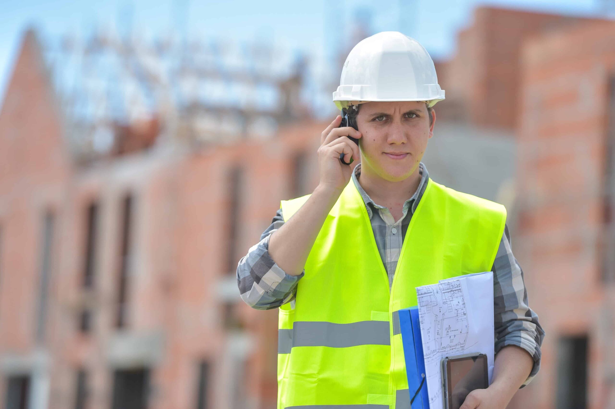 découvrez l'assurance décennale pour le btp, essentielle pour couvrir les dommages pouvant survenir durant les dix ans suivant la réception des travaux. protégez votre activité et assurez la confiance de vos clients avec une couverture adaptée à vos besoins.