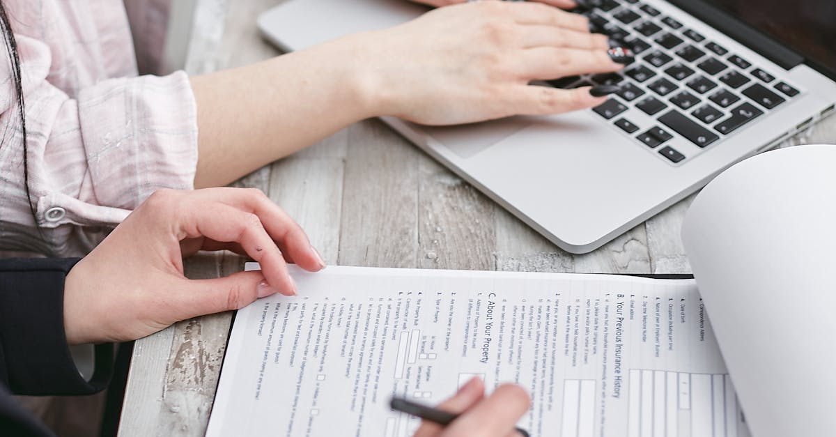 découvrez l'assurance responsabilité professionnelle, une protection essentielle pour les entrepreneurs et les professionnels. protégez-vous contre les réclamations et les litiges liés à votre activité tout en assurant la pérennité de votre entreprise. obtenez des devis personnalisés dès maintenant.