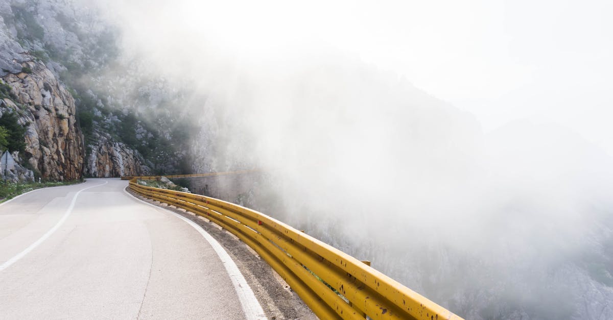 découvrez nos conseils et bonnes pratiques pour assurer votre sécurité en montagne. préparez vos randonnées en toute sérénité grâce à nos recommandations sur l'équipement, la météo et la navigation en milieu montagneux.